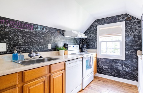 Green Hills Apartment | Cozy Loft Space in 12 South near Belmont & Lipscomb ~ 10 min from Downtown