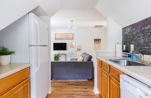 Green Hills Apartment | Cozy Loft Space in 12 South near Belmont & Lipscomb ~ 10 min from Downtown