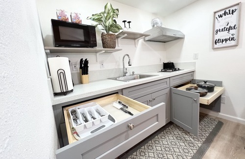 Lancaster House | Cozy Loft Studio Getaway