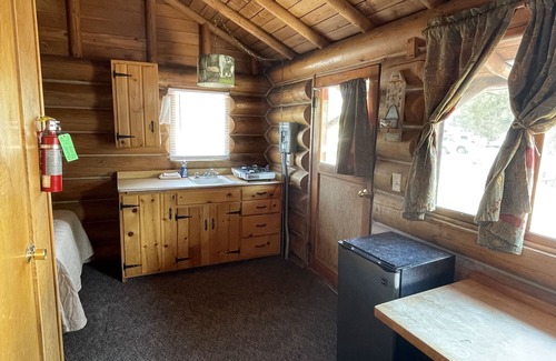 Helena House | Cozy Log Cabin #2 on Beautiful Canyon Ferry Lake