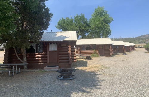 Helena House | Cozy Log Cabin #2 on Beautiful Canyon Ferry Lake