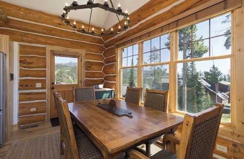 Powder Ridge House | Cozy Log Cabin! Private Deck with Grill and Hot Tub!