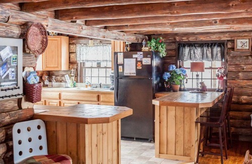 Great Barrington House | COZY LOG HOME*The Berkshires* Hiking* Skiing**Gt. Barrington *fireplace
