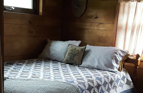 Great Barrington House | COZY LOG HOME*The Berkshires* Hiking* Skiing**Gt. Barrington *fireplace
