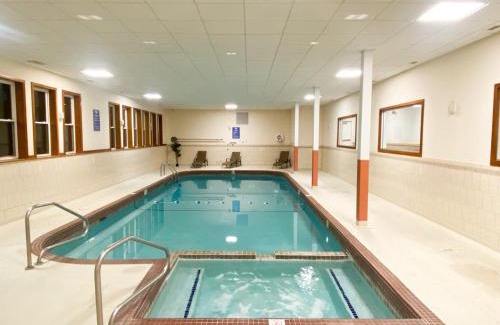 Lincoln Apartment | Cozy Loon Mnt Escape-Free shuttle, Pool, Hot tub, River&Mnt Views