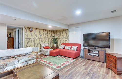 Buechel Apartment | Cozy Louisville Getaway, 17 Mi to Downtown!
