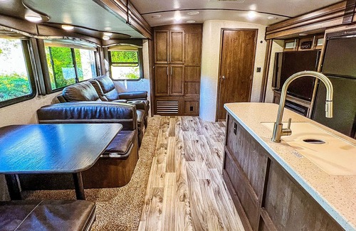 Mountain Rest House | Cozy Luxe RV: Your Foothills Haven on the Mountain