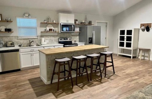Grove Cottage | Cozy Luxury Cottage in Country with Fireplace & Hot Tub