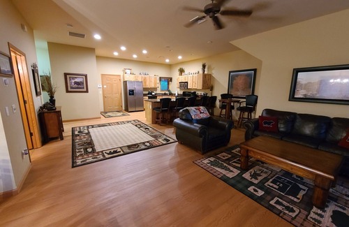 Mauston House | Cozy Luxury Townhome with 2 bunk beds. Family, Pet and Fun Friendly