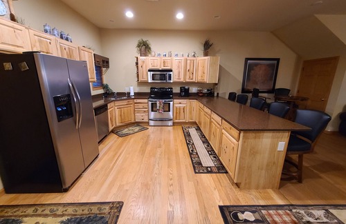 Mauston House | Cozy Luxury Townhome with 2 bunk beds. Family, Pet and Fun Friendly