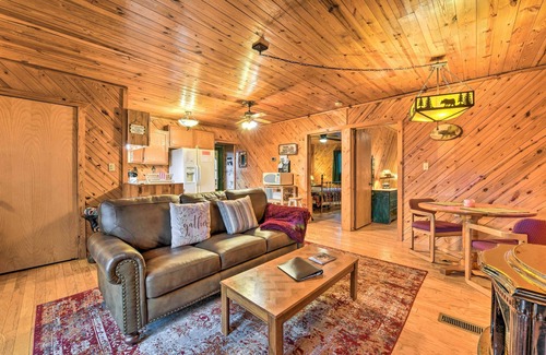 Maggie Valley Cabin | Cozy Maggie Valley Cabin w/Deck & Private Hot Tub