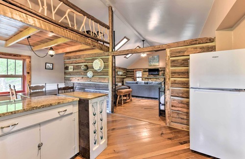 Clyde Apartment | Cozy ‘Mama Bear’ Cabin w/Mountain Views!
