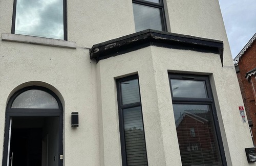 Offerton House | Cozy Manchester House - Stay With Host Onsite