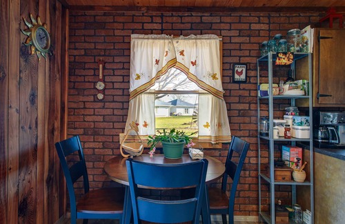 Markesan Cabin | Cozy Markesan Cabin ~ 2 Mi to Green Lake Access!