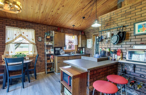 Markesan Cabin | Cozy Markesan Cabin ~ 2 Mi to Green Lake Access!