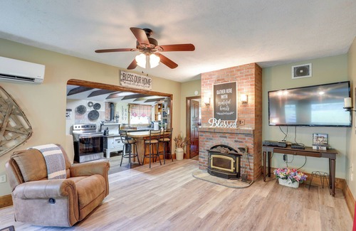 Mars Hill House | Cozy Mars Hill Farmhouse w/Scenic Views