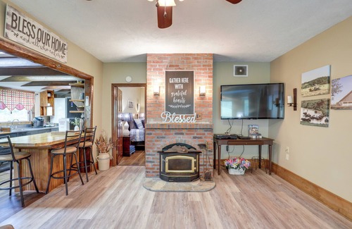 Mars Hill House | Cozy Mars Hill Farmhouse w/Scenic Views