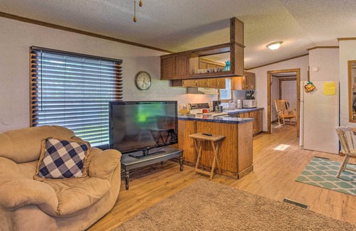 Mead House | Cozy Mead Home w/ Grill & Patio: Nearby Lake!