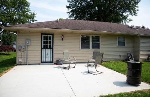 Jeffersonville - Clarksville House | Cozy Meets Classy - Modern & Inviting