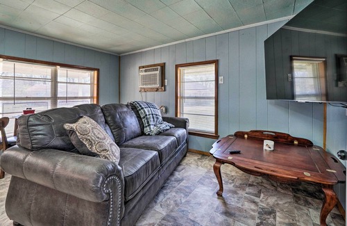 Mena House | Cozy Mena Vacation Rental: Blocks to Downtown