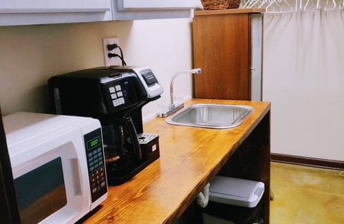 Milton Apartment | Cozy Milton Guest Suite with Private, Wooded Patio & Kitchenette