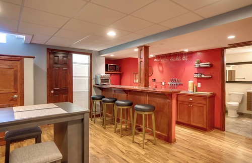 Milwaukee Apartment | Cozy Milwaukee Apartment w/Deck, 2 Mi to Airport!