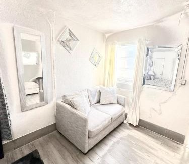 Bryant Apartment | Cozy Mini House by the Lake #22