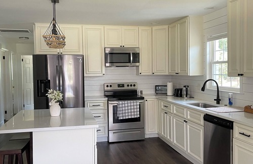 Monroe House | Cozy Minimalistic 3BR Home