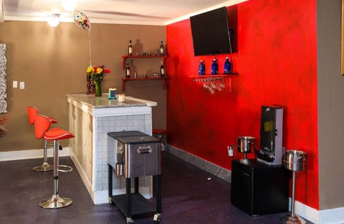 Hampton House | COZY MOBAY EVENT CENTER
