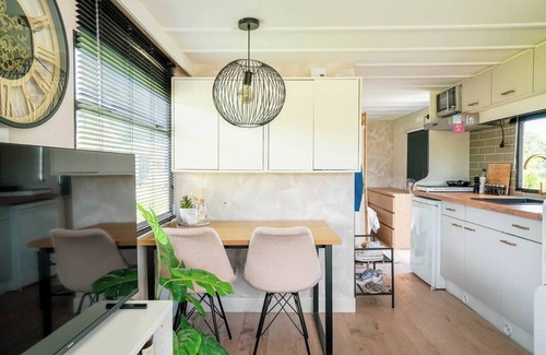 Municipality of Heerhugowaard Ski Chalet | Cozy mobile home near the beach & charming towns