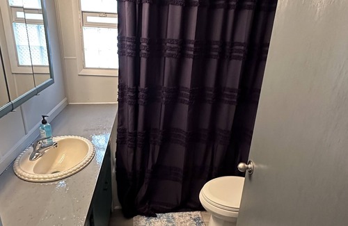 Port Clinton House | Cozy Mobile Home