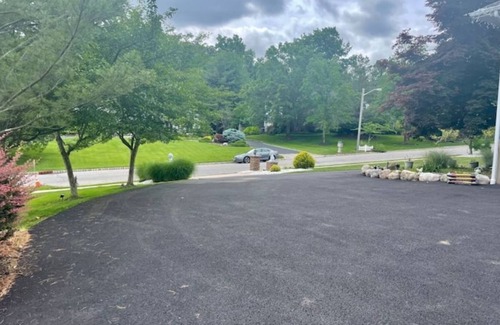 Bridgewater Apartment | Cozy💡 modern space w free parking huge yard!