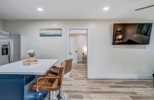 Urbandale Nations House | Cozy Modern 1-bedroom house in charming West Nashville with Fenced Yard, Sunroom