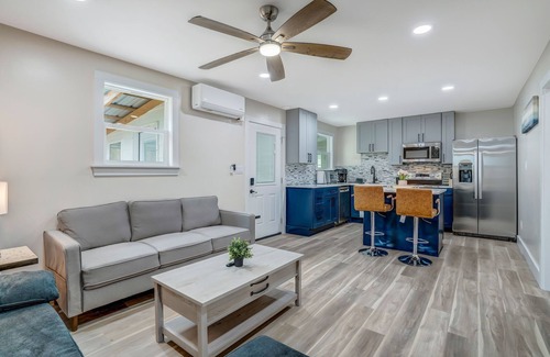 Urbandale Nations House | Cozy Modern 1-bedroom house in charming West Nashville with Fenced Yard, Sunroom