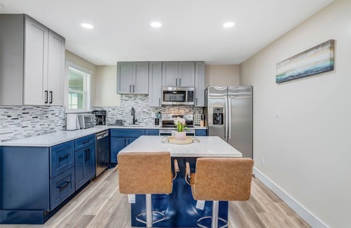 Urbandale Nations House | Cozy Modern 1-bedroom house in charming West Nashville with Fenced Yard, Sunroom