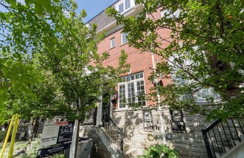 Alderwood House | Cozy Modern 2-Bed Townhouse in Toronto