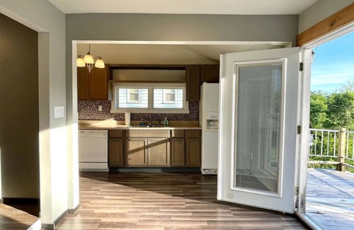 Fayetteville House | Cozy & Modern - 2 Bed 2 Bath w/Desks & Monitors!