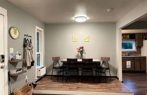 Fayetteville House | Cozy & Modern - 2 Bed 2 Bath w/Desks & Monitors!