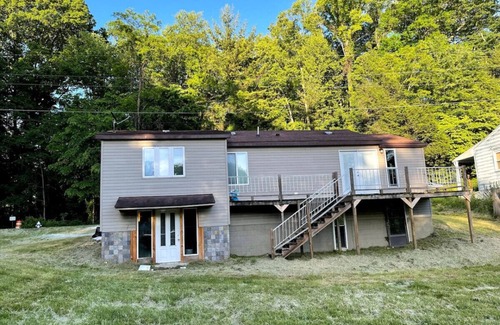Fayetteville House | Cozy & Modern - 2 Bed 2 Bath w/Desks & Monitors!