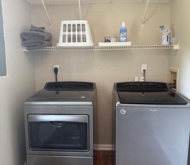 Jeffersonville - Clarksville House | Cozy, Modern 3BR Mins to Louisville WiFi AC
