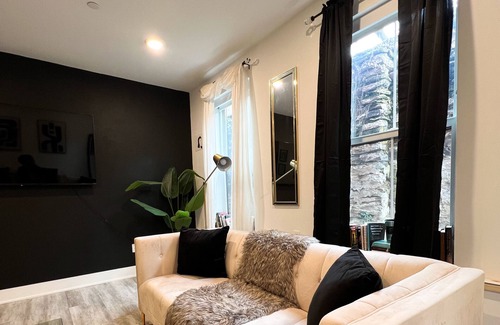 Germantown Apartment | Cozy Modern apartment in peaceful Philadelphia with WiFi, AC