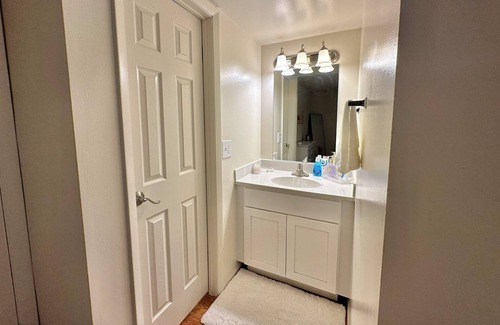 Frederick Apartment | Cozy Modern Apartment 10 minutes from Downtown Frederick