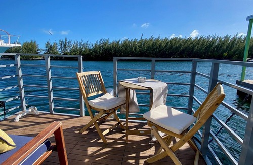 Key West Boat Rental | Cozy Modern Casa Azul Houseboat Experience & Scenic Views @ The Perry