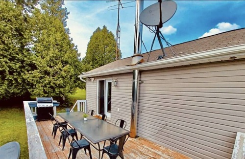 Minden Hills House | Cozy Modern Cottage- water view and adventure trail