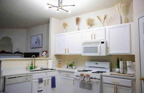 Lawrenceville House | Cozy & modern entire house!n