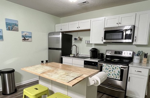 Vaught Apartment | Cozy Modern Entire Apartment 1BR 1 BA Great Location
