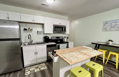 Vaught Apartment | Cozy Modern Entire Apartment 1BR 1 BA Great Location