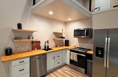 Wagener House | Cozy Modern Escape