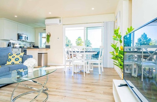 Altadena Apartment | Cozy Modern Escape with Balcony Near LA Hotspots#8