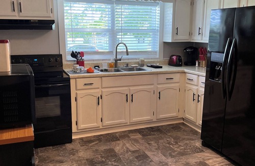 Sloans Valley House | Cozy modern farmhouse w/garage- Only 5 miles to Lake Cumberland!